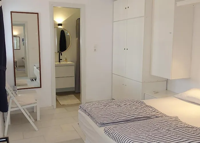 D - Kamari Village * Aliko Beach