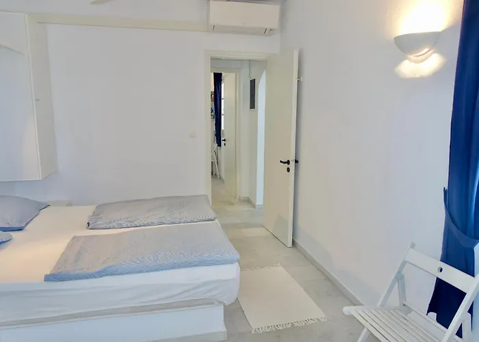 D - Kamari Village *